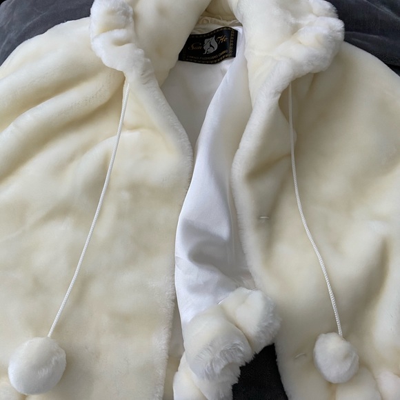 Cream / white faux fur coat / throw - Picture 1 of 5